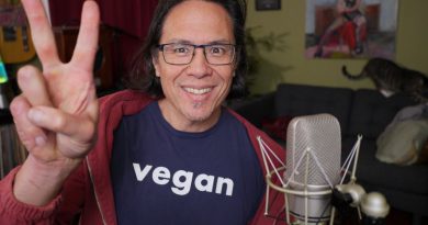 LIVE: QA & Vegan Chat! Thanksgiving Mukbang!