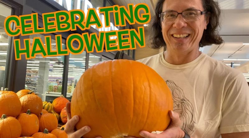 Our Vegan Halloween: Jack-o'-lantern, Trick or Treating, & Spooky House!