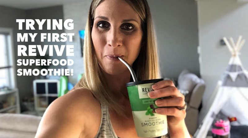 Trying my first Revive Superfood Smoothie! (Subscription Box)