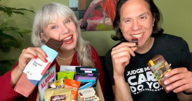 Vegancuts Chocolate Box Unboxing, Munching & Review