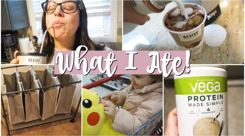 Day After Christmas & Feeling Gross! | What I Ate | Revive Superfood Smoothie | 12/26