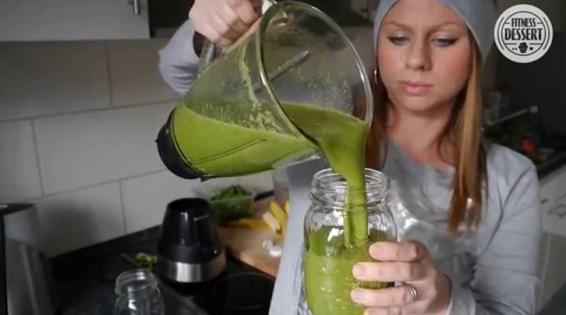 FITNESS VEGAN REZEPT: GREEN MATCHA TEA SMOOTHIE - SUPERFOOD SHAKE