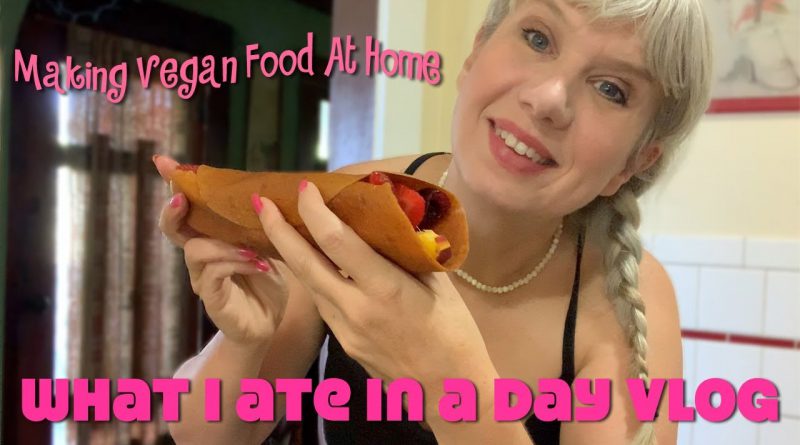 WIAIAD VLOG + Visiting Squirrels, Possums, Cats & A Dog!!!