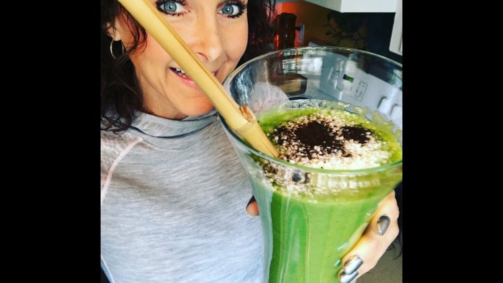 Making a GREAT GREEN SMOOTHIE with less foam and separation ) part