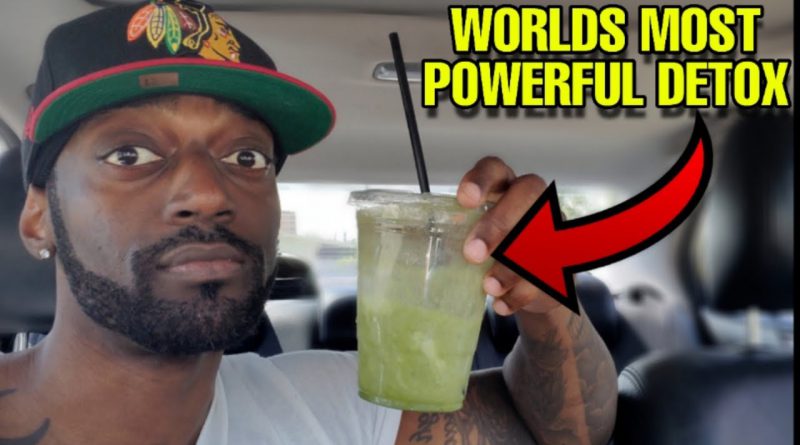 THE WORLDS MOST POWERFUL DETOX GREEN SMOOTHIE | CHLORELLA SUPERFOOD PLANT