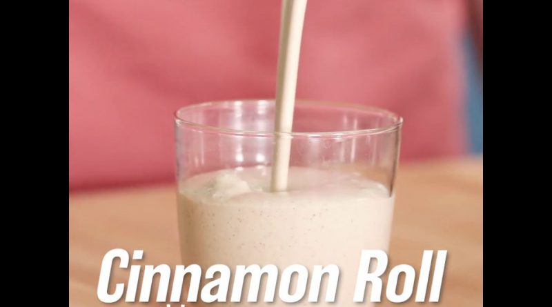 Cinnamon Roll Superfood Smoothie