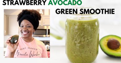 Strawberry Avocado GREEN SMOOTHIE | Easy & Healthy Green Smoothie Recipe