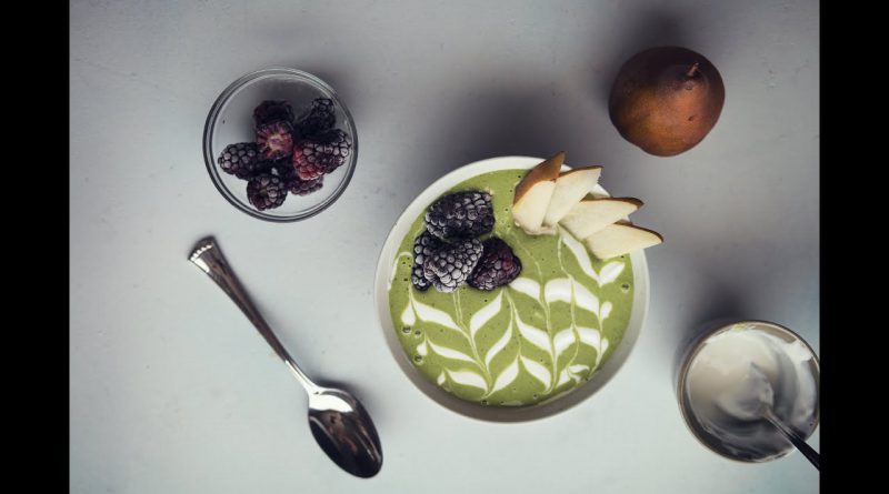 Kale Mango Superfood Smoothie Bowl | Slenderberry